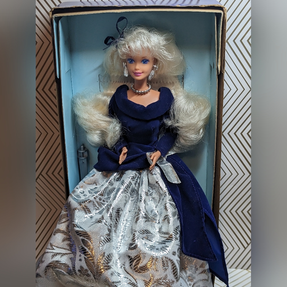 Vintage Avon Winter Velvet Barbie 1995 Rare Very Hard To Find Mattel Unique Rare